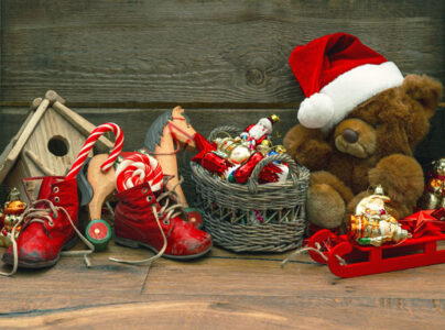 Make Recycled Gift Tags, How to Use Yarn Bows and More Country Lore Image